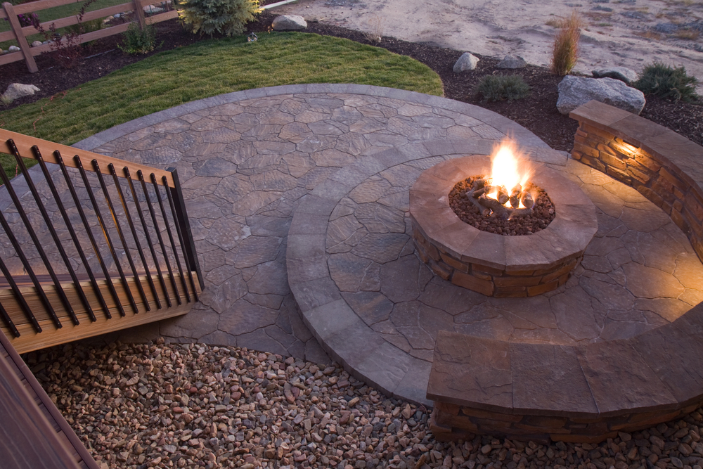 4 Reasons to Design a Built-In Fire Pit for Your Backyard