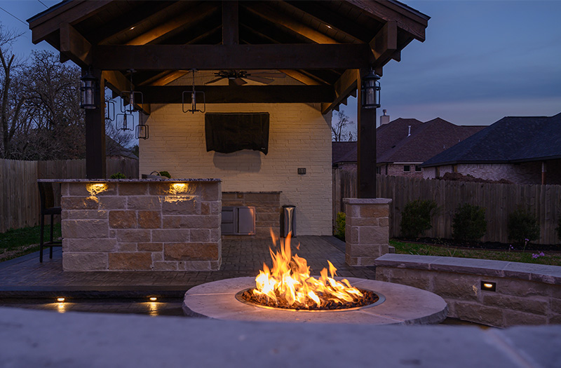 Custom Outdoor Fireplaces and Fire Pits for Comfort