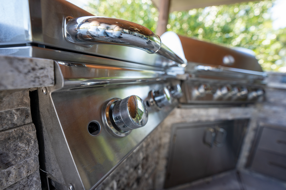 How to Create the Ultimate Outdoor Kitchen for Every Season