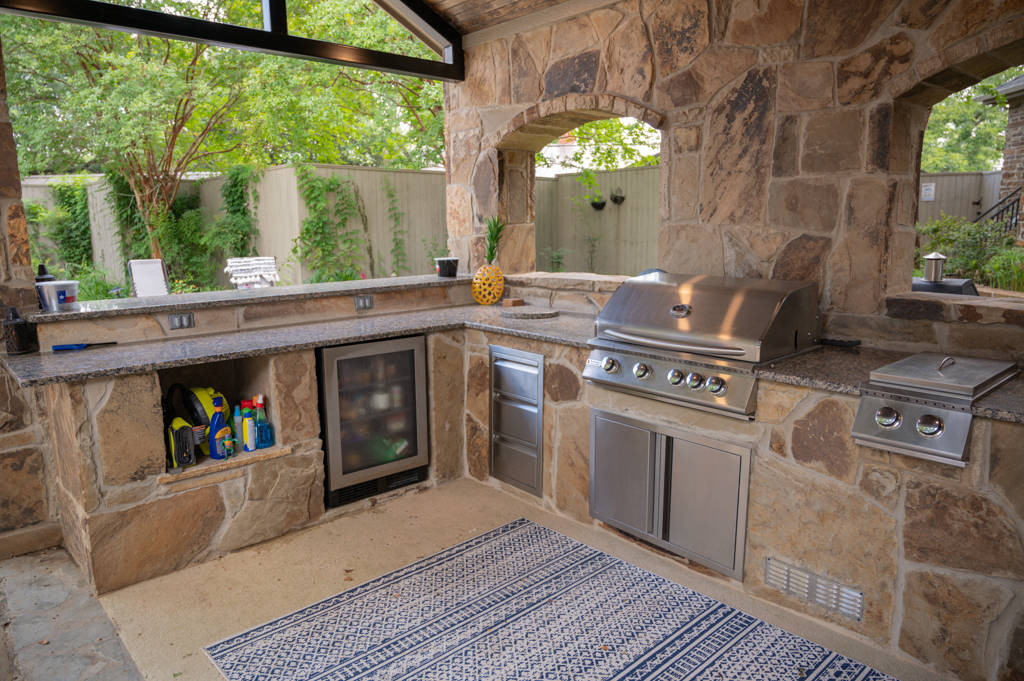 Outdoor Kitchen by H3 Outdoor Design