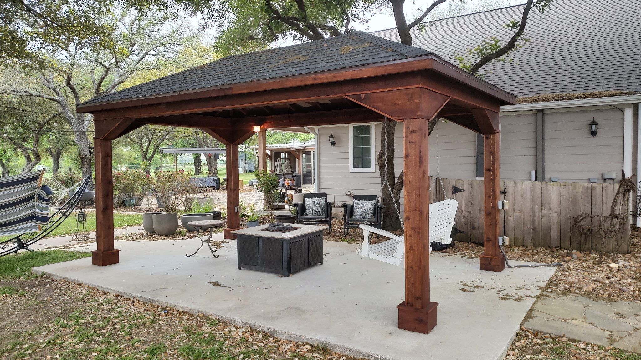 What’s the Difference Between Pergolas and Gazebos? H3 Outdoor